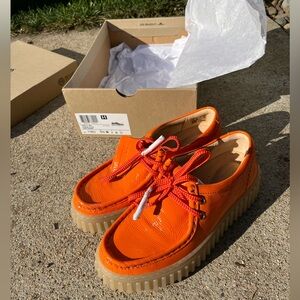 Clarks Torhill Bee Patent Leather shoes size 6.5